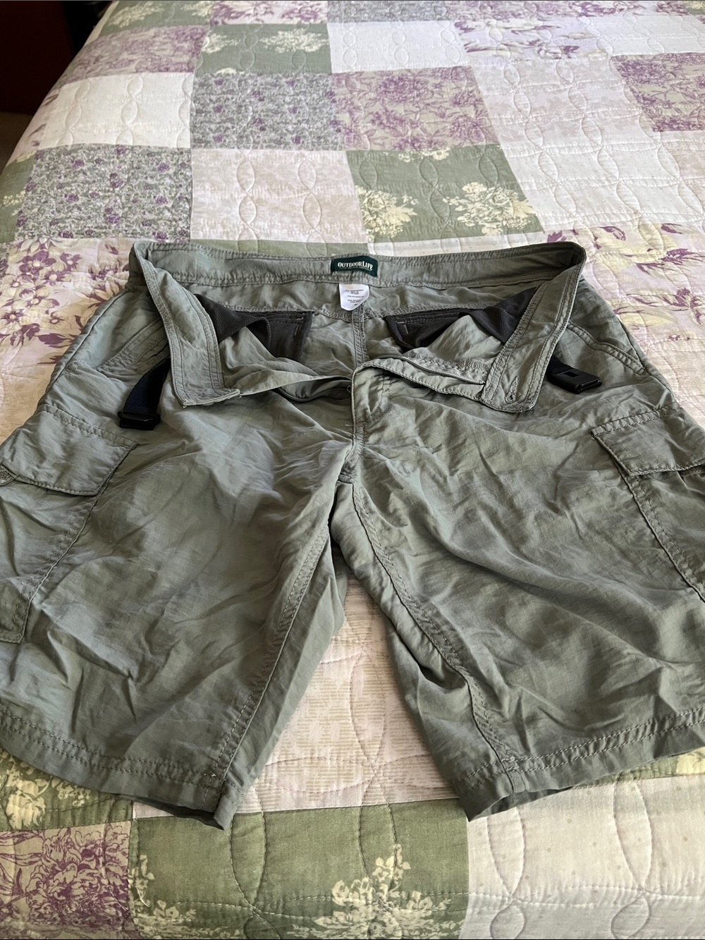 Outdoor Life Men's Olive Cargo Shorts - Light Green